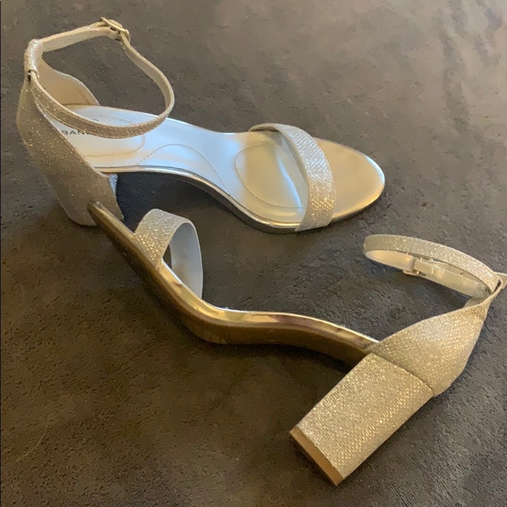 bandolino silver sparkly glittery heels